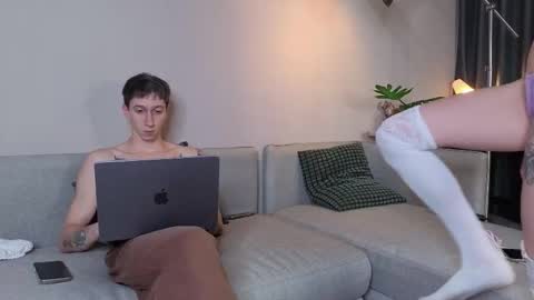 Lola 3  online show from October 1, 5:01 pm