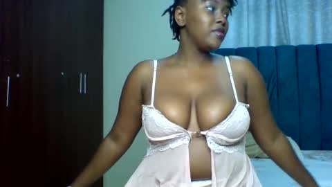 _honey_bloom online show from March 18, 11:49 am