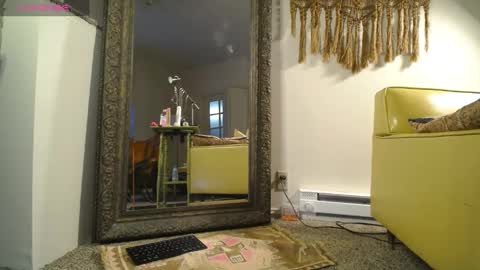 Snapshot of _ittybitty chatting on February 28, 1:47 am ittybitty online show from February 28, 1:47 am