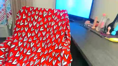 Snapshot of _ittybitty chatting on January 12, 1:05 pm ittybitty online show from January 12, 1:05 pm