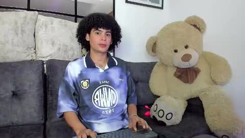 Snapshot of _jaay77 chatting on January 23, 2:33 am Jay online show from January 23, 2:33 am