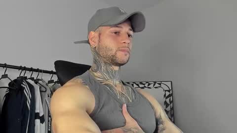 Snapshot of _jamesleandros chatting on October 22, 2:15 am jeison online show from October 22, 2:15 am