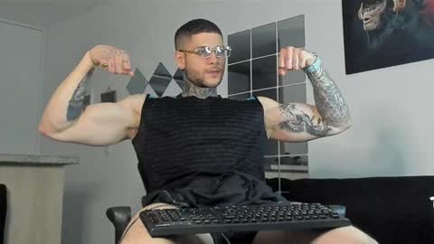 Snapshot of _jamesleandros chatting on January 26, 11:39 pm jeison online show from January 26, 11:39 pm