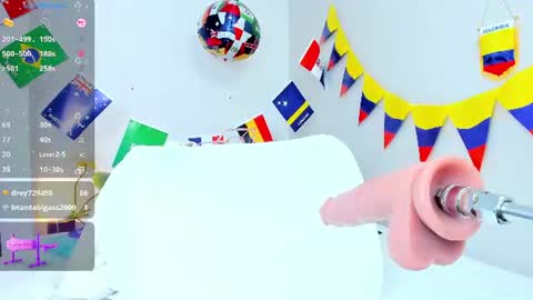 _jasminnee_ online show from June 26, 3:28 pm