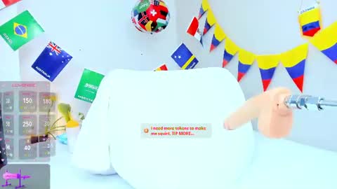 _jasminnee_ online show from June 15, 1:58 pm