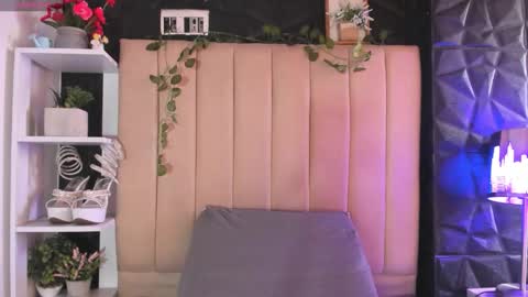 Mia online show from January 19, 4:06 pm