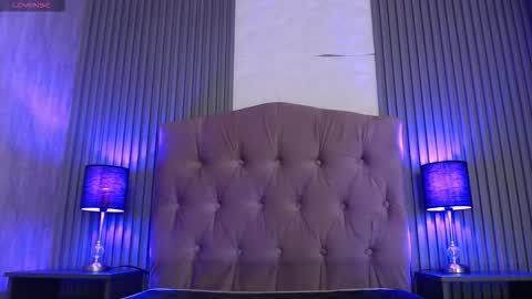 Mia online show from November 20, 5:54 pm