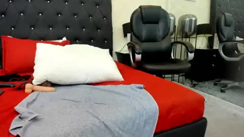 _johnson_alana online show from July 28, 6:20 pm