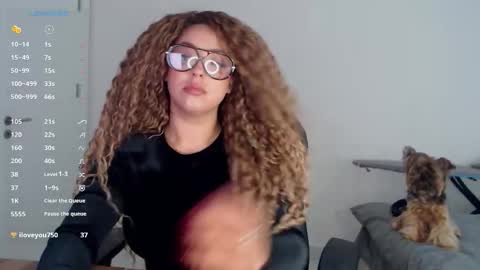 _just_a_queen_3 online show from March 8, 9:02 am