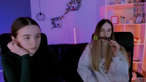 _kellykitten_ online show from April 23, 12:29 pm