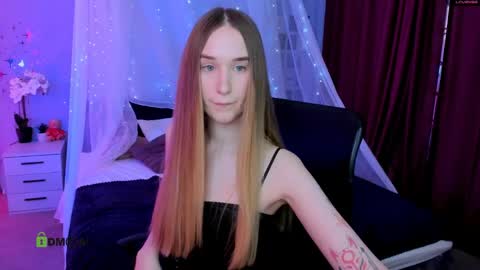 _kellykitten_ online show from May 4, 9:38 am