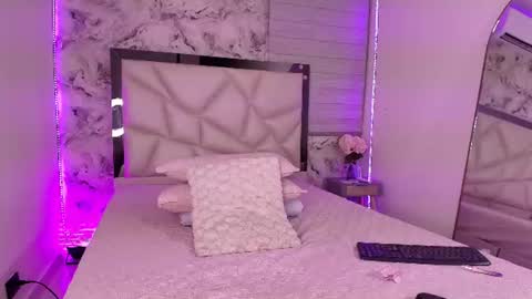 Kendall online show from August 5, 3:03 am