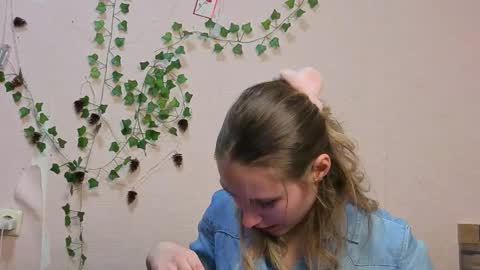 _kikiclark_ online show from March 6, 8:52 pm