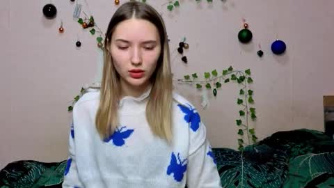 _kikiclark_ online show from January 18, 8:51 pm