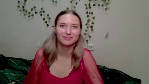 _kikiclark_ online show from November 1, 8:52 pm