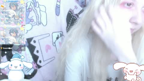 Snapshot of _kuroneeko_ chatting on December 18, 6:57 pm  kuro  online show from December 18, 6:57 pm