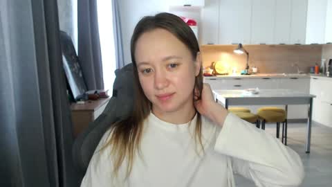 _lalune_ online show from April 24, 6:15 am