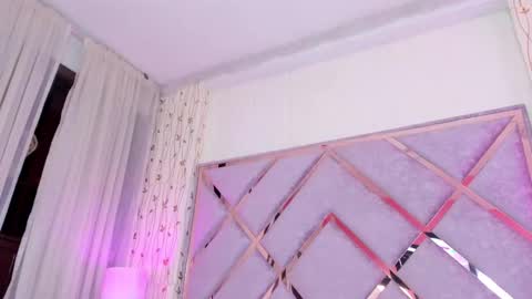 Lanna  online show from February 28, 5:04 pm