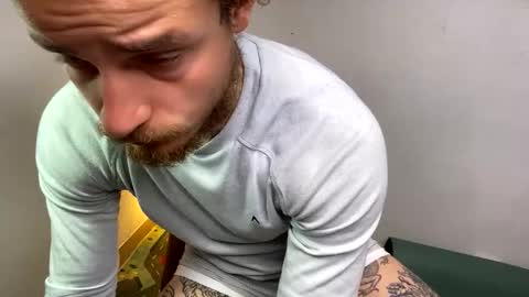 Layne online show from November 4, 8:15 am