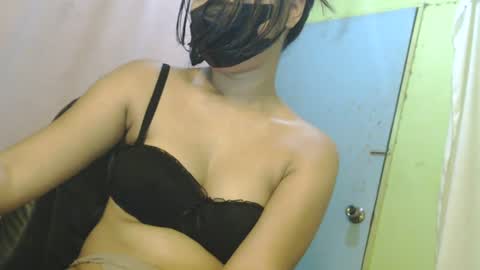 _lilies_gigi_ online show from July 17, 2:02 am