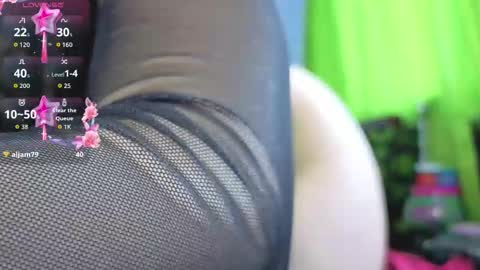 Snapshot of _lindasy_ chatting on October 7, 3:52 pm Lindasy online show from October 7, 3:52 pm