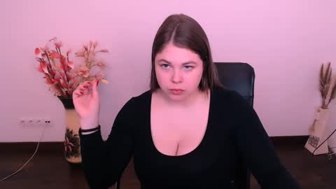 Snapshot of _lovely_mary chatting on October 12, 7:12 am Mary online show from October 12, 7:12 am