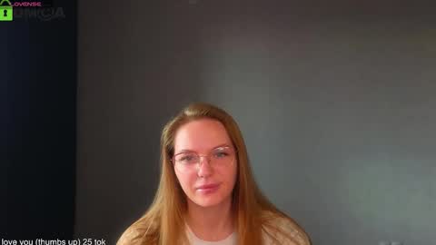 Snapshot of _lysafeta_ chatting on October 12, 5:00 am Welcome guys Pleasure to see you all here My name is Lysafeta and MichaelaTip menu is active Private is open online show from October 12, 5:00 am