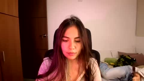 max and abby online show from July 11, 1:32 am