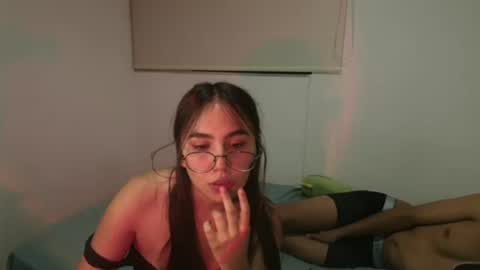 max and abby online show from April 29, 2:38 am