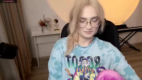 _meow_neko_ online show from April 30, 12:37 am