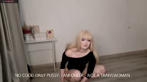 _meow_neko_ online show from July 11, 2:42 pm