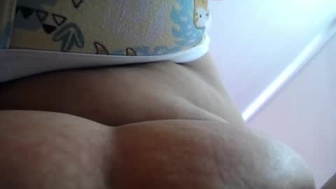  Mia  online show from December 3, 1:01 pm