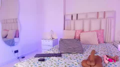 Mia  online show from August 3, 12:00 pm