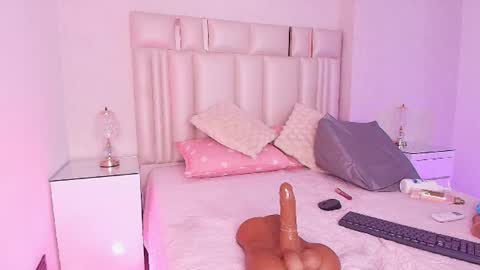 Mia  online show from July 6, 3:03 pm