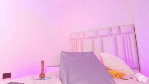 Mia  online show from March 4, 12:02 pm