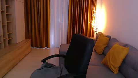 Mia online show from May 7, 10:11 am