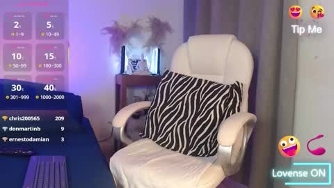 Naia Ross online show from November 17, 12:02 am