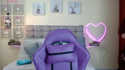 _naomi_s online show from June 14, 1:46 pm