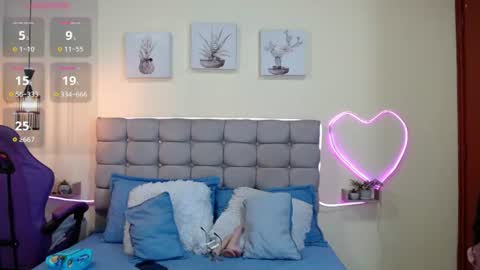 _naomi_s online show from July 4, 1:37 pm