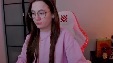 Mia with a big heart  online show from February 2, 7:30 am