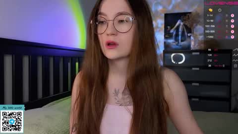 Mia with a big heart  online show from October 15, 12:28 pm