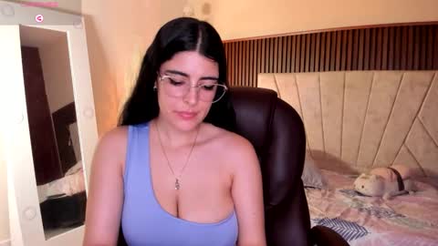 Niah  You can call me Ni or cutie haha online show from November 23, 9:02 pm