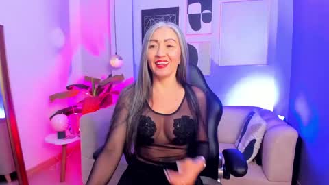 _nicoletteshea_ online show from May 10, 9:32 pm