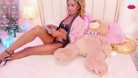  ninafox online show from February 25, 9:51 pm