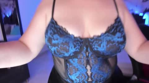 Olivia jones online show from October 16, 5:45 pm