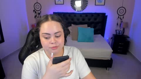 Olivia jones online show from April 24, 1:24 pm