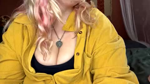 Snapshot of _peaceoutgirlscout_ chatting on October 8, 10:59 pm _peaceoutgirlscout_ online show from October 8, 10:59 pm