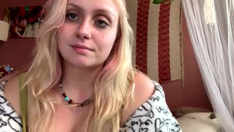 Snapshot of _peaceoutgirlscout_ chatting on October 23, 8:31 pm _peaceoutgirlscout_ online show from October 23, 8:31 pm