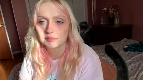 Snapshot of _peaceoutgirlscout_ chatting on October 7, 10:28 pm _peaceoutgirlscout_ online show from October 7, 10:28 pm