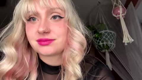 Snapshot of _peaceoutgirlscout_ chatting on November 1, 5:28 am _peaceoutgirlscout_ online show from November 1, 5:28 am